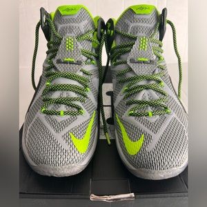 Lebron Xll wolf grey/silver grey/lime green size 13